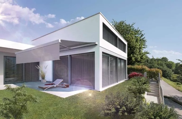 Markise in Groß Bieberau auf sonniger Terrasse an modernem Einfamilienhaus